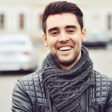 使用官方网页版注册入口的用户示意图